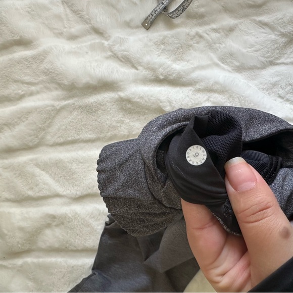 Lululemon On The Fly Pants - Picture 6 of 6